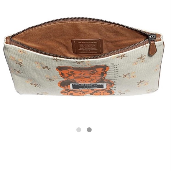 Coach Large Gummy Bear Logo Clutch Cover New Gift - Picture 3 of 9